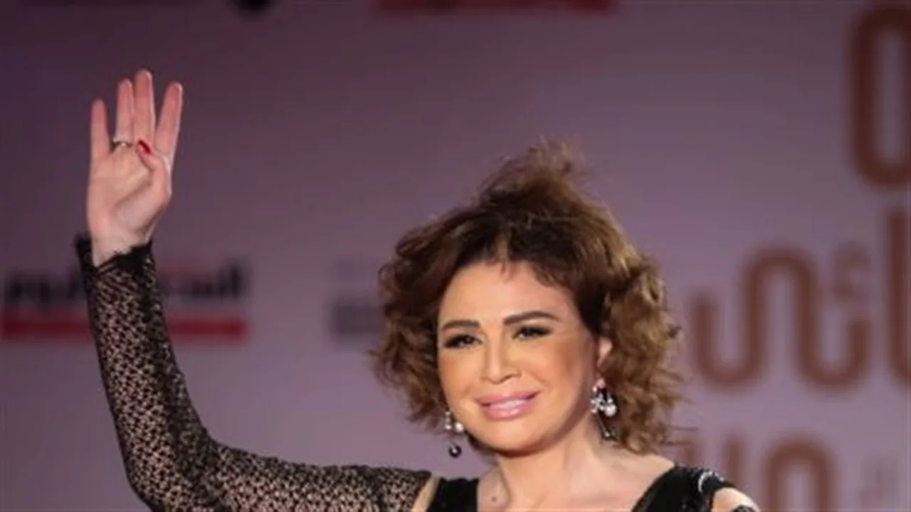 بصمة فنية جريئة.. محطات في مسيرة إلهام شاهين وتاريخها السينمائي الحافل بالتحديات والنجاحات